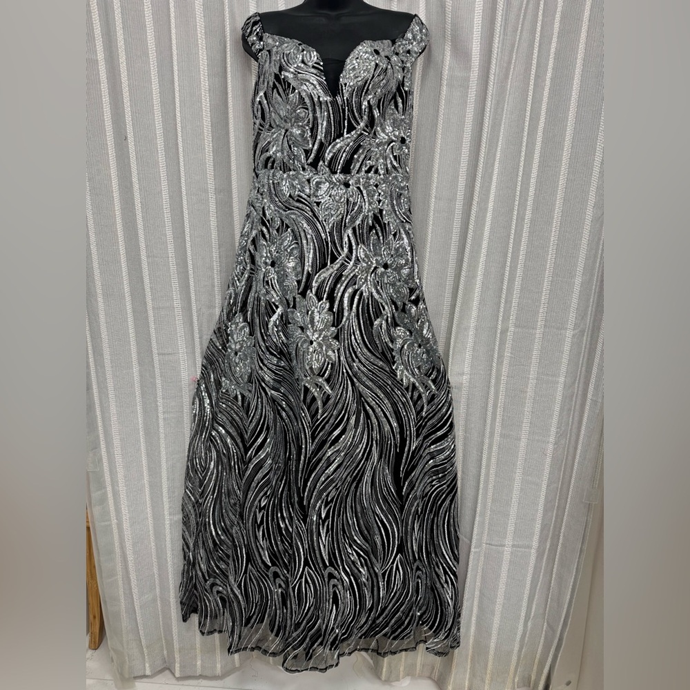NWOT Black and Silver Evening Gown Off The‎ Shoulder Gatsby Inspired Size L